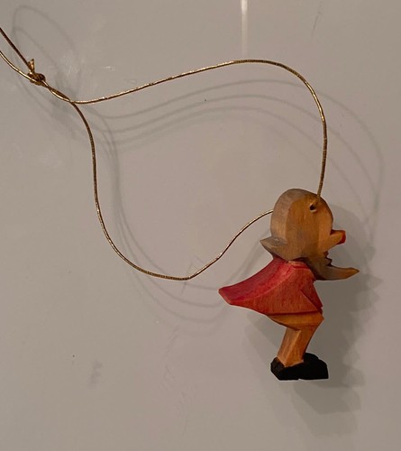 Alte holzfigur zwerg - alte,
