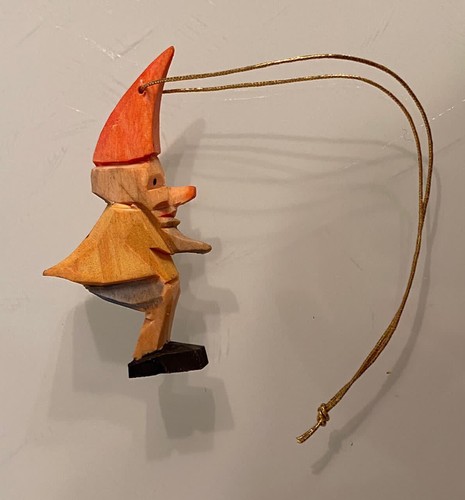 Alte holzfigur zwerg - alte,